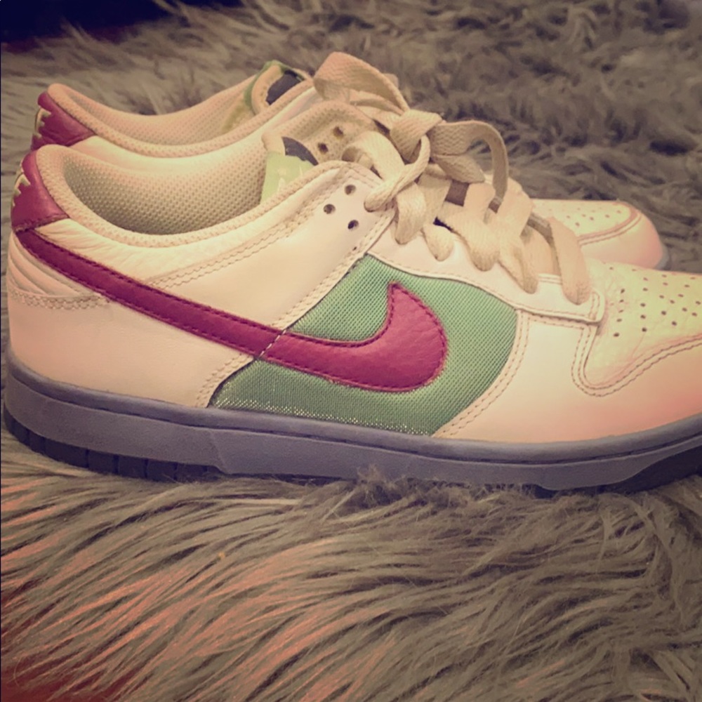 Nike women’s sneakers